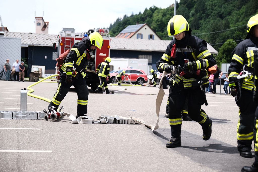 Leistungswettkampf freiwilliger Feuerwehren auf dem Unternehmenscampus FABRIK SONNTAG